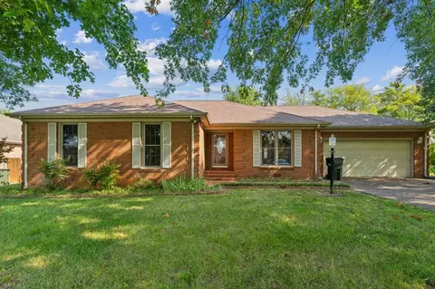 1418 N Shallow Lake Cir, Hopkinsville, KY 42240