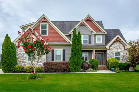 8780 Seven Lakes Dr, Ooltewah, TN 37363
