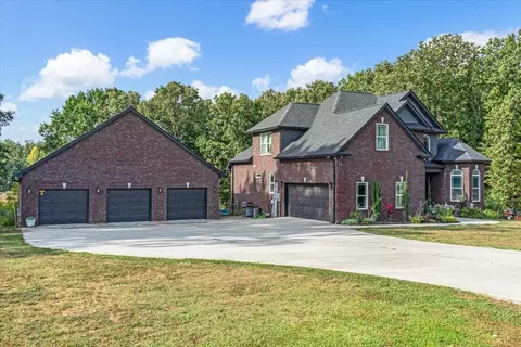 240 Taylor Rd, Manchester, TN 37355