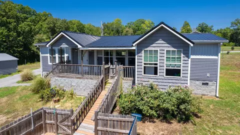 9185 E 40 Rd, Bon Aqua, TN 37025