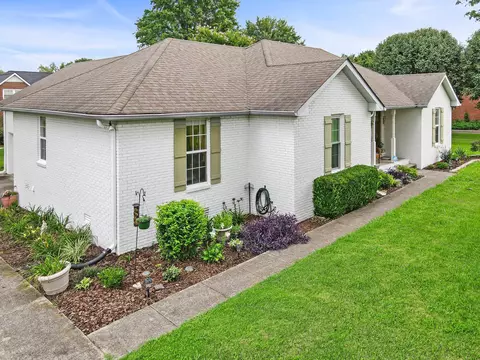 1709 Hollow Oak Dr, Lebanon, TN 37087