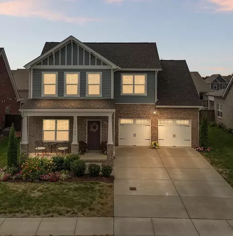 Exterior - 1020 Violet St, Spring Hill, TN 37174 photo 3 of 6