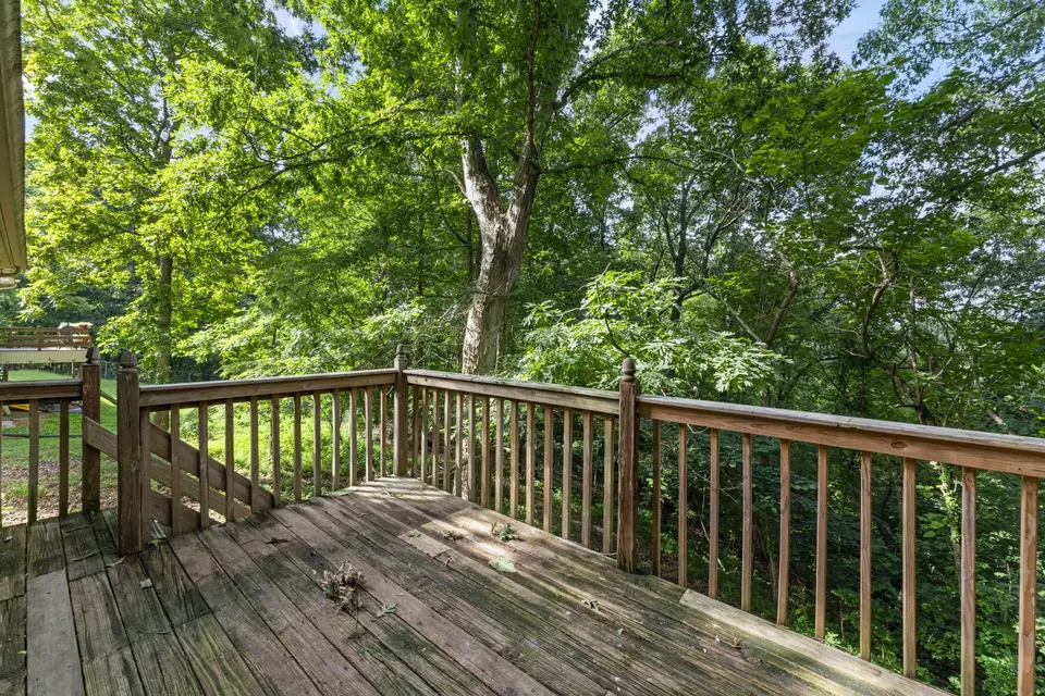Exterior - 1826 Winding Way Dr, White House, TN 37188 photo 2 of 4