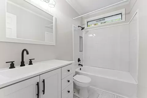 Bath - 1826 Winding Way Dr, White House, TN 37188 photo 1 of 2