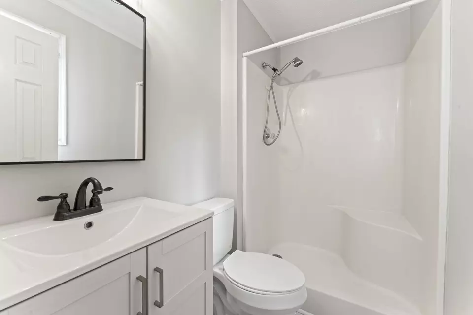 Bath - 1826 Winding Way Dr, White House, TN 37188 photo 2 of 2