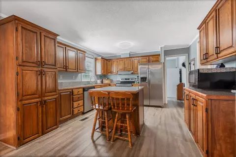 3448 Tobe Robertson Rd, Columbia, TN 38401