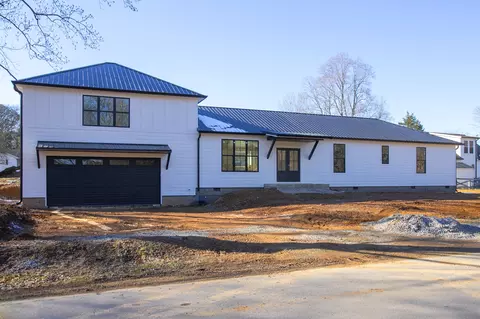 5021 Station Dr, Pegram, TN 37143
