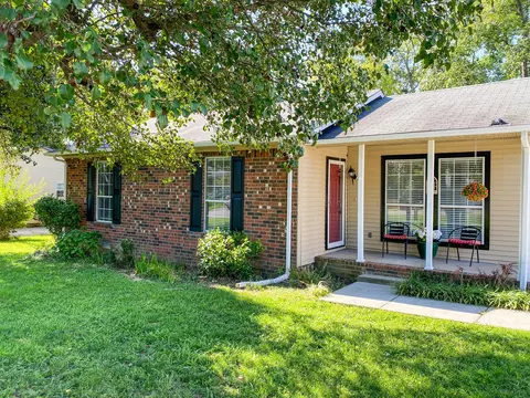615 Blake Moore Dr, La Vergne, TN 37086