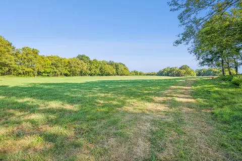 5 Old Zion Rd, Columbia, TN 38401
