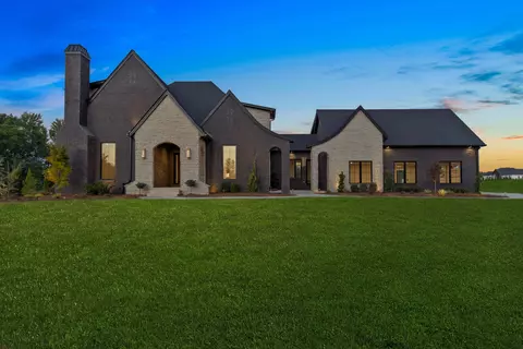221 Shun Pike, Cottontown, TN 37048