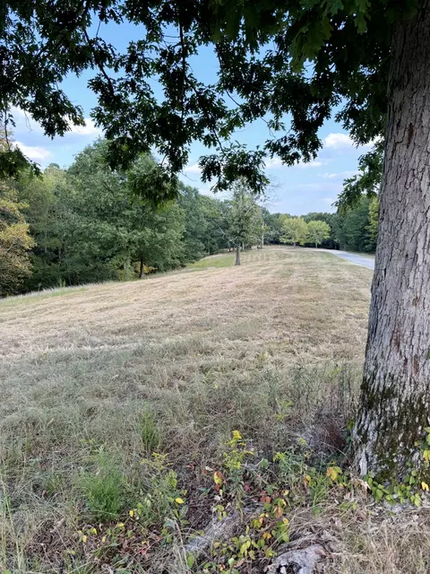 184 Garcia Rd, Linden, TN 37096