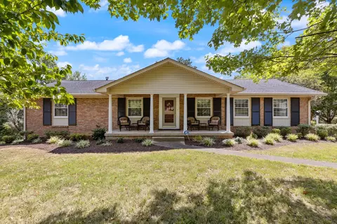 302 Hillview Dr, Dickson, TN 37055