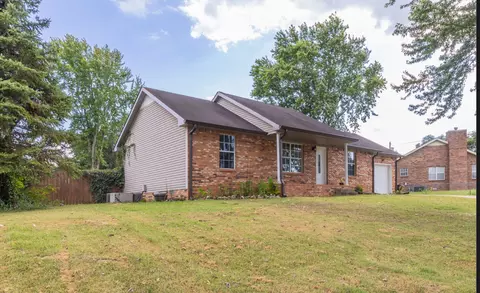 402 Sandburg Dr, Clarksville, TN 37042