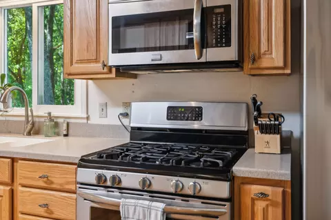 Kitchen - 205 Tanglewood Dr, Dickson, TN 37055 photo 4 of 6