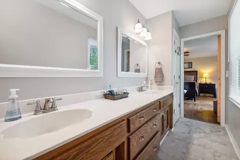 Bath - 205 Tanglewood Dr, Dickson, TN 37055 photo 4 of 4