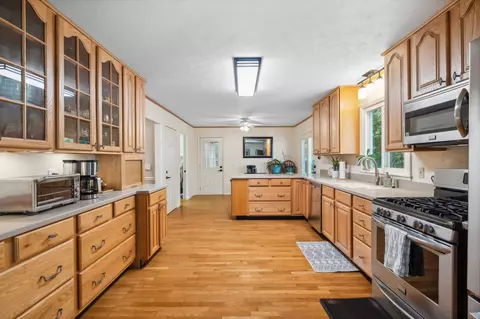 Kitchen - 205 Tanglewood Dr, Dickson, TN 37055 photo 6 of 6