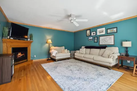 Living - 205 Tanglewood Dr, Dickson, TN 37055 photo 1 of 3