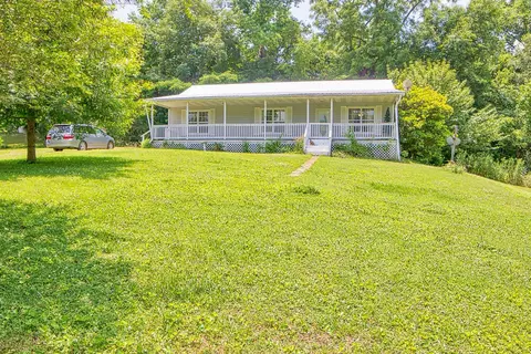 466 Chamber Ln, Trenton, GA 30752