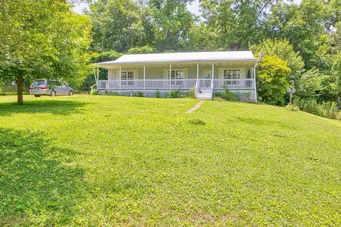 466 Chamber Ln, Trenton, GA 30752