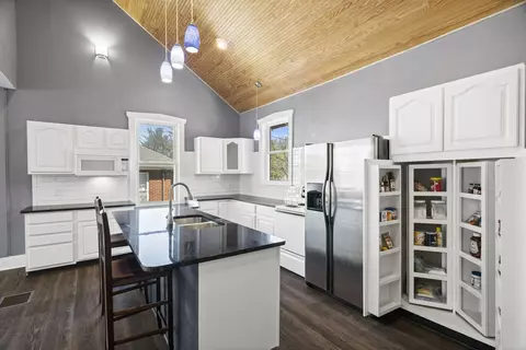 Kitchen - 332 Walnut St, Springfield, TN 37172 photo 4 of 7