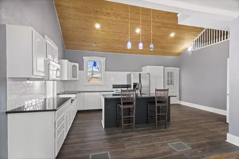 Kitchen - 332 Walnut St, Springfield, TN 37172 photo 2 of 7