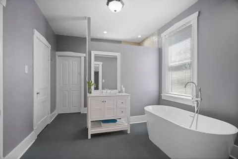 Bath - 332 Walnut St, Springfield, TN 37172 photo 2 of 4