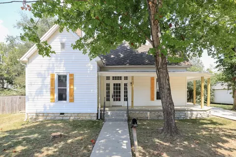 207 Jefferson St, Fayetteville, TN 37334