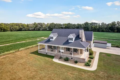 Exterior - 1151 Ball Park Rd, Morrison, TN 37357 photo 4 of 11