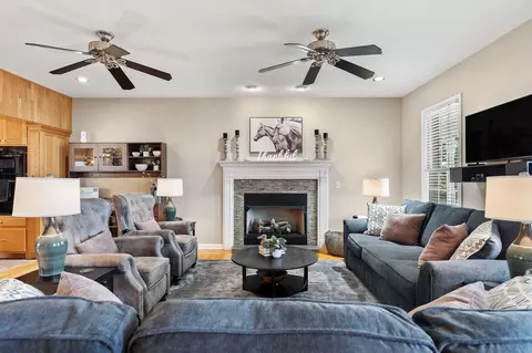 Living - 1151 Ball Park Rd, Morrison, TN 37357 photo 3 of 5