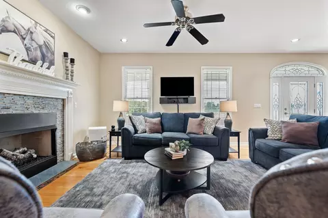 Living - 1151 Ball Park Rd, Morrison, TN 37357 photo 2 of 5