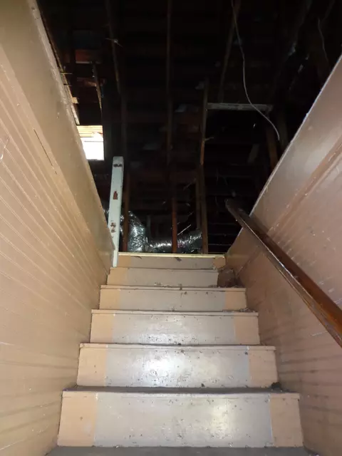 Entry Way - 202 E Duffle St, Waverly, TN 37185 photo 2 of 3