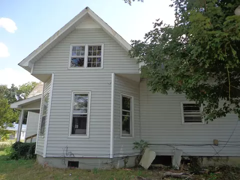 Exterior - 202 E Duffle St, Waverly, TN 37185 photo 6 of 7