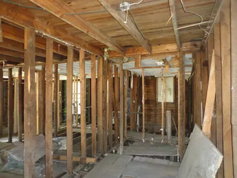 Entry Way - 202 E Duffle St, Waverly, TN 37185 photo 1 of 3