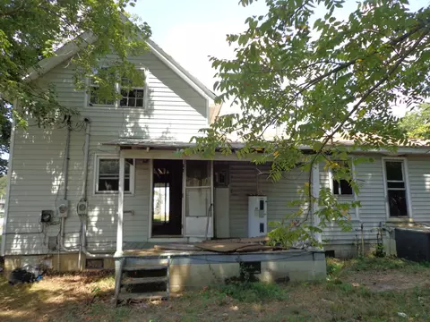 Exterior - 202 E Duffle St, Waverly, TN 37185 photo 7 of 7