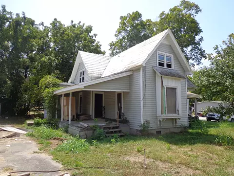 Exterior - 202 E Duffle St, Waverly, TN 37185 photo 3 of 7