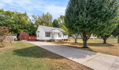 905 Granny White Rd, Clarksville, TN 37040