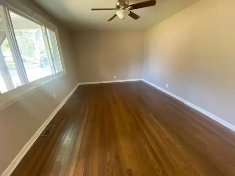 Living - 2611 Skyview Dr, Springfield, TN 37172 photo 1 of 2