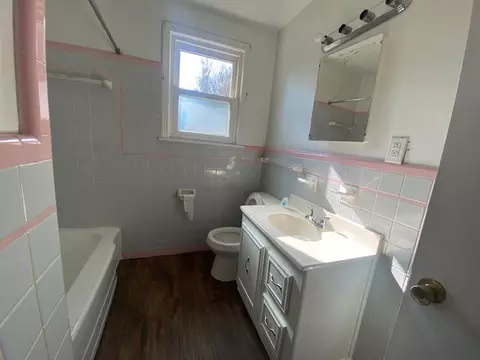Bath - 2611 Skyview Dr, Springfield, TN 37172 photo 1 of 2