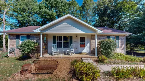 2007 Ruby Travis Dr, Chapmansboro, TN 37035