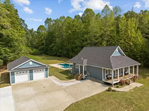 5888 Poplar Grove Rd, Mcewen, TN 37101