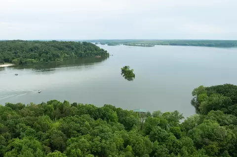 196 Cleburne Pt, Waverly, TN 37185