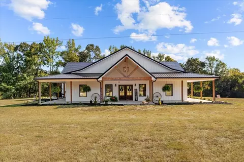 70 Sanders Ln, Hurricane Mills, TN 37078