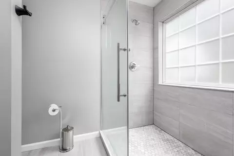 Bath - 229 Bateman Ave, Franklin, TN 37067 photo 1 of 4