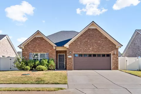 166 Edgefield Ct, Pleasant View, TN 37146