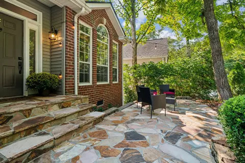 933 S Woodstone Ln, Nashville, TN 37211
