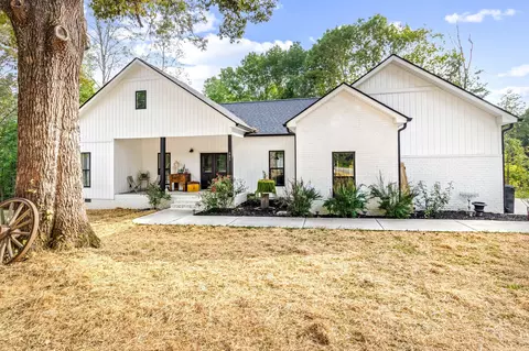 983 Smith Pl, Cunningham, TN 37052