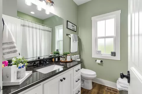 Bath - 983 Smith Pl, Cunningham, TN 37052 photo 3 of 3