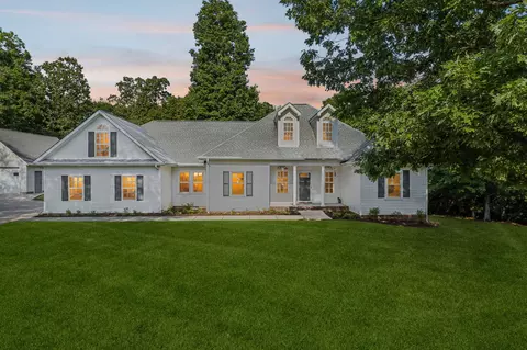 102 Gray Fox Ct, Burns, TN 37029