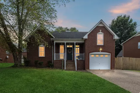 312 Lone Oak Dr, White House, TN 37188