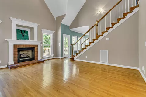Living - 1115 Ithaca St, Murfreesboro, TN 37130 photo 3 of 4